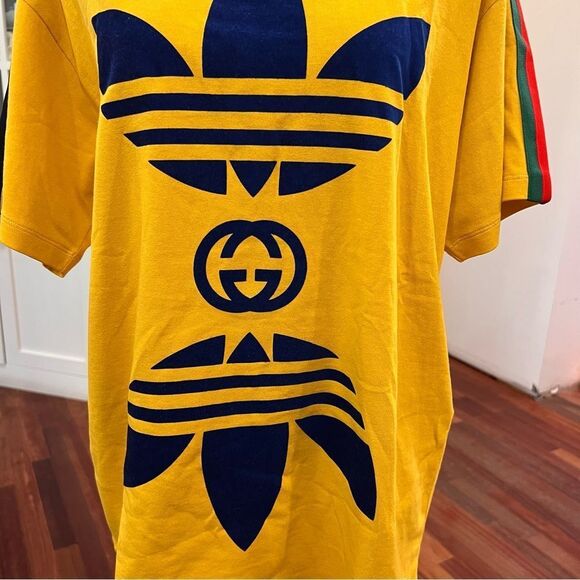 Gucci x Adidas
2022 Web Accent T-Shirt Unisex
Est. Retail Price of $1,130.00 - Picture 7 of 10